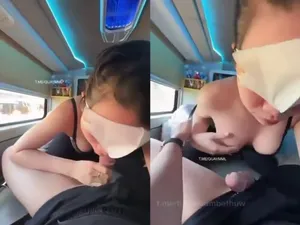 Máu nứng lồn địt nhau trên xe khách P1